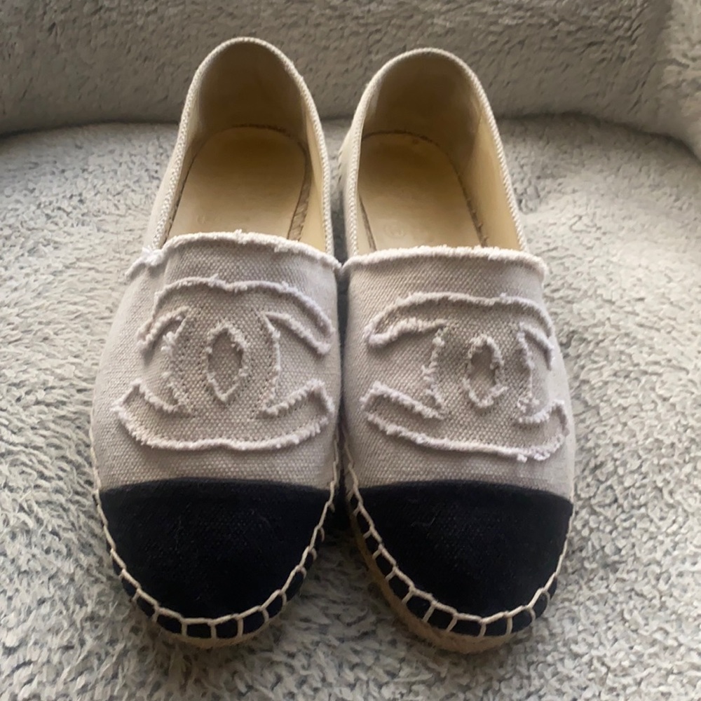 Chanel Espadrilles Tan/Navy Logo Size 36 (6)